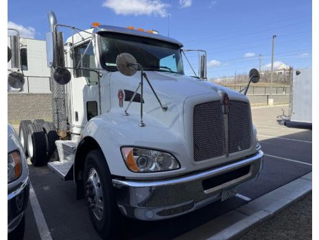2018 KENWORTH T370 TANDEM AXLE TRACTOR