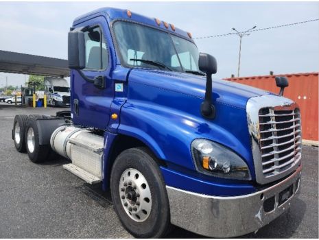USED 2019 FREIGHTLINER CASCADIA TANDEM AXLE TRACTOR