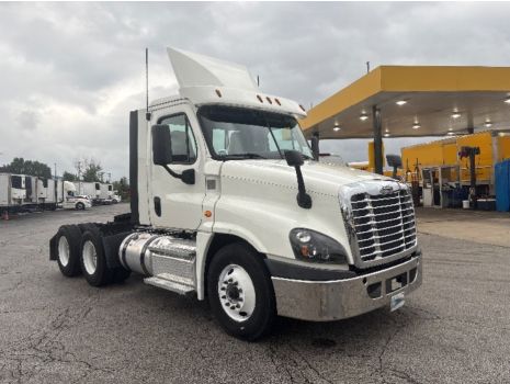 T-4426 USED 2020 FREIGHTLINER CASCADIA TANDEM AXLE TRACTOR