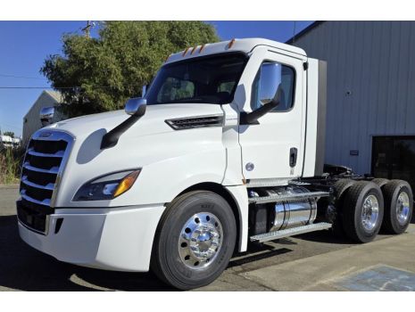 USED 2021 FREIGHTLINER CASCADIA TANDEM AXLE TRACTOR
