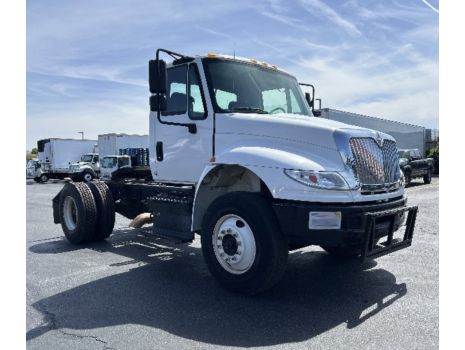 USED 2019 INTERNATIONAL 4300 SINGLE AXLE TRACTOR